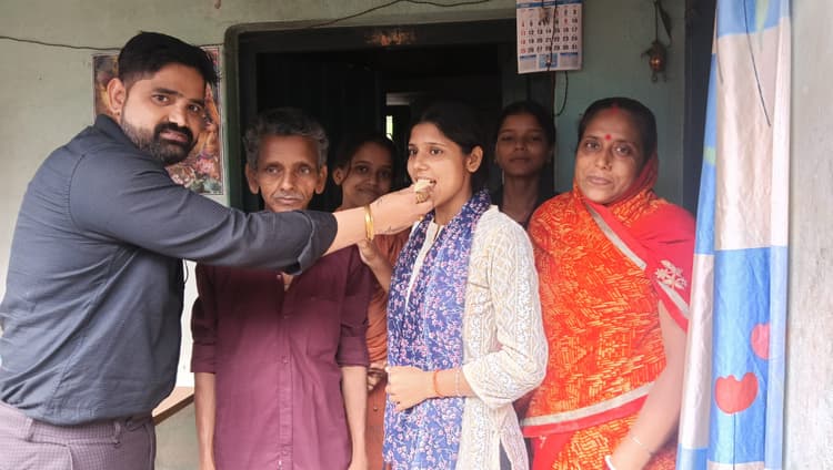 सिपाही भर्ती परीक्षा में मजदूर की बेटी का परचम