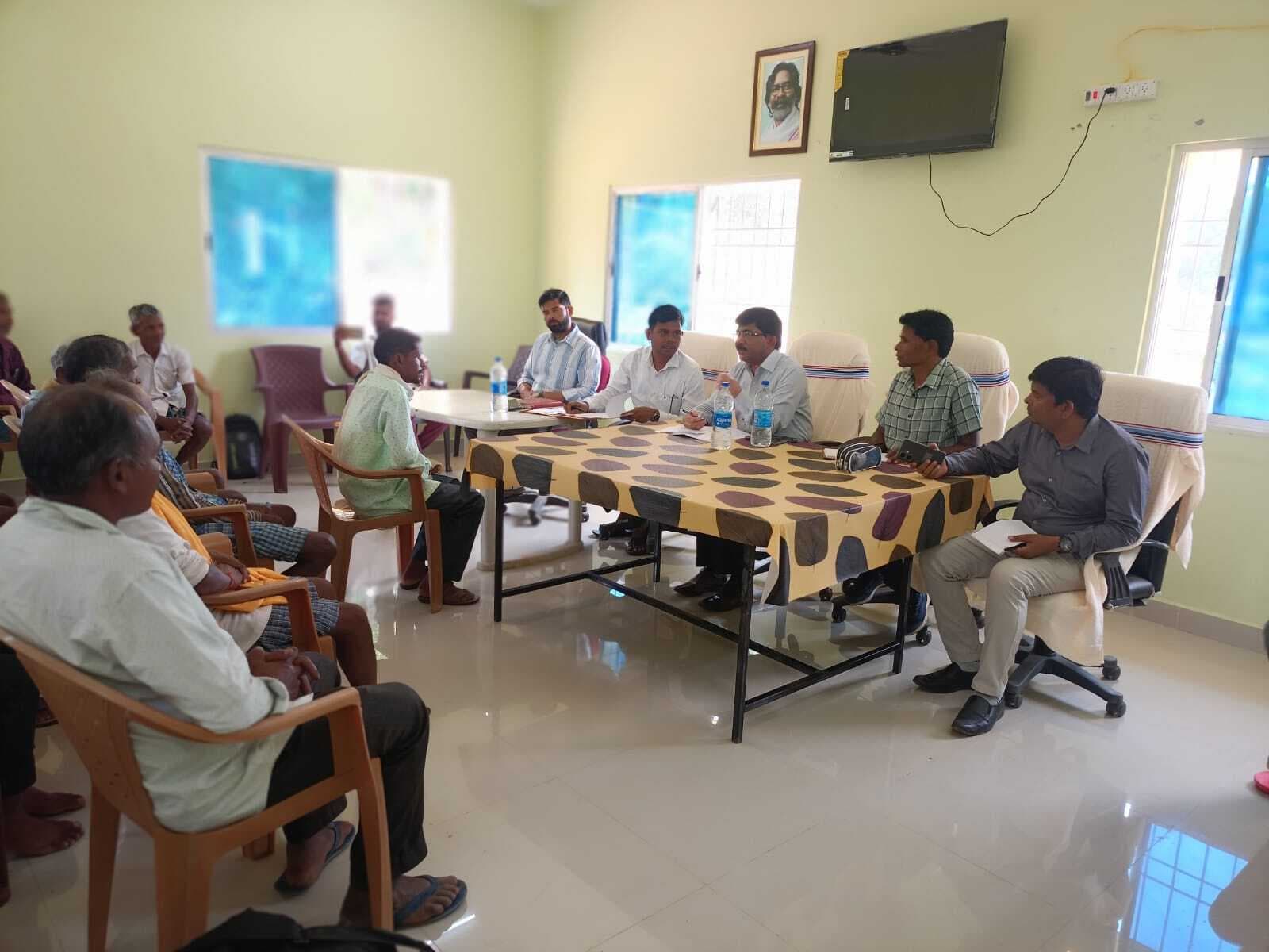 लाभुकों को 15 दिनों में निर्माण कार्य में प्रगति लाने का निर्देश