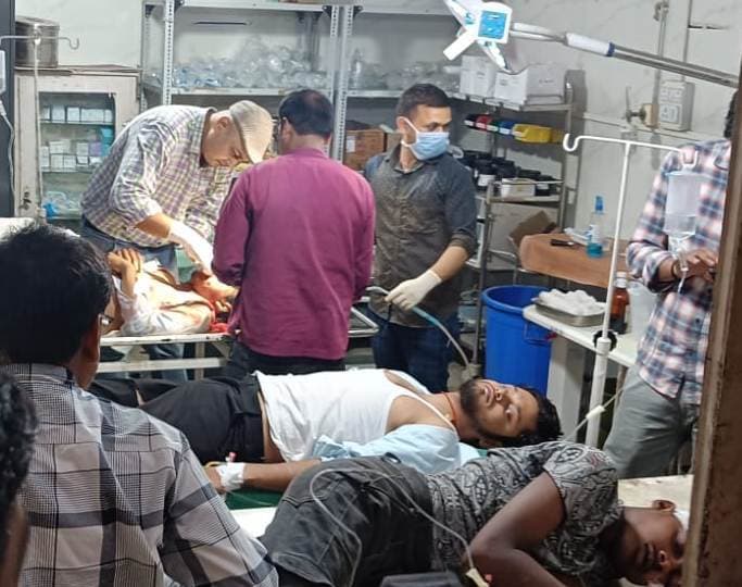 स्कूटी व बाइक की टक्कर में तीन छात्र समेत चार घायल