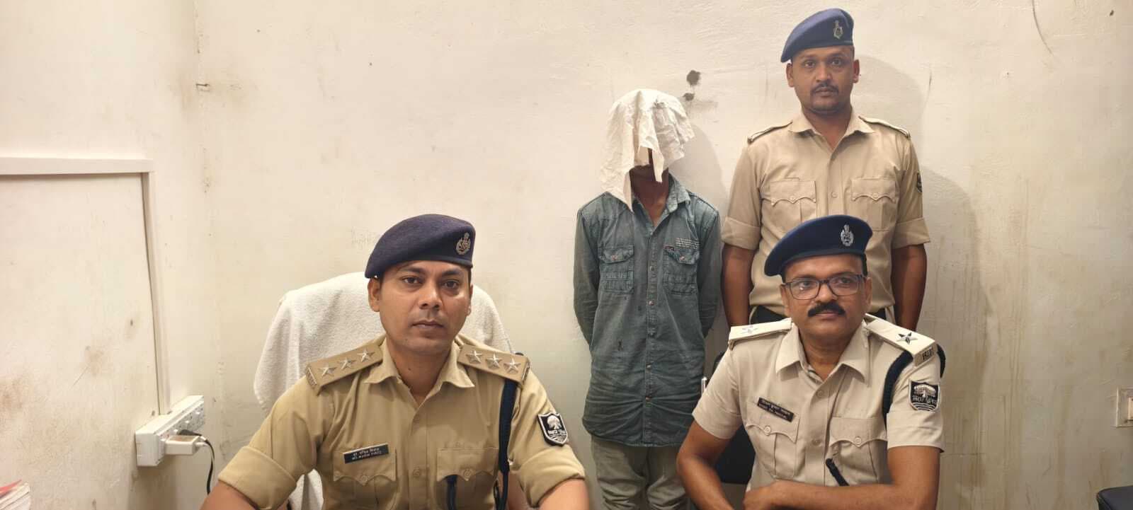दरोगा का मोबाइल चोरी करने के आरोपित को पुलिस ने बंगाल से किया गिरफ्तार