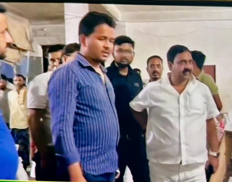 झारखंड उद्योग मंत्री ने चरखी ग्राम नेशनल मखाना उद्योग का दौरा किया