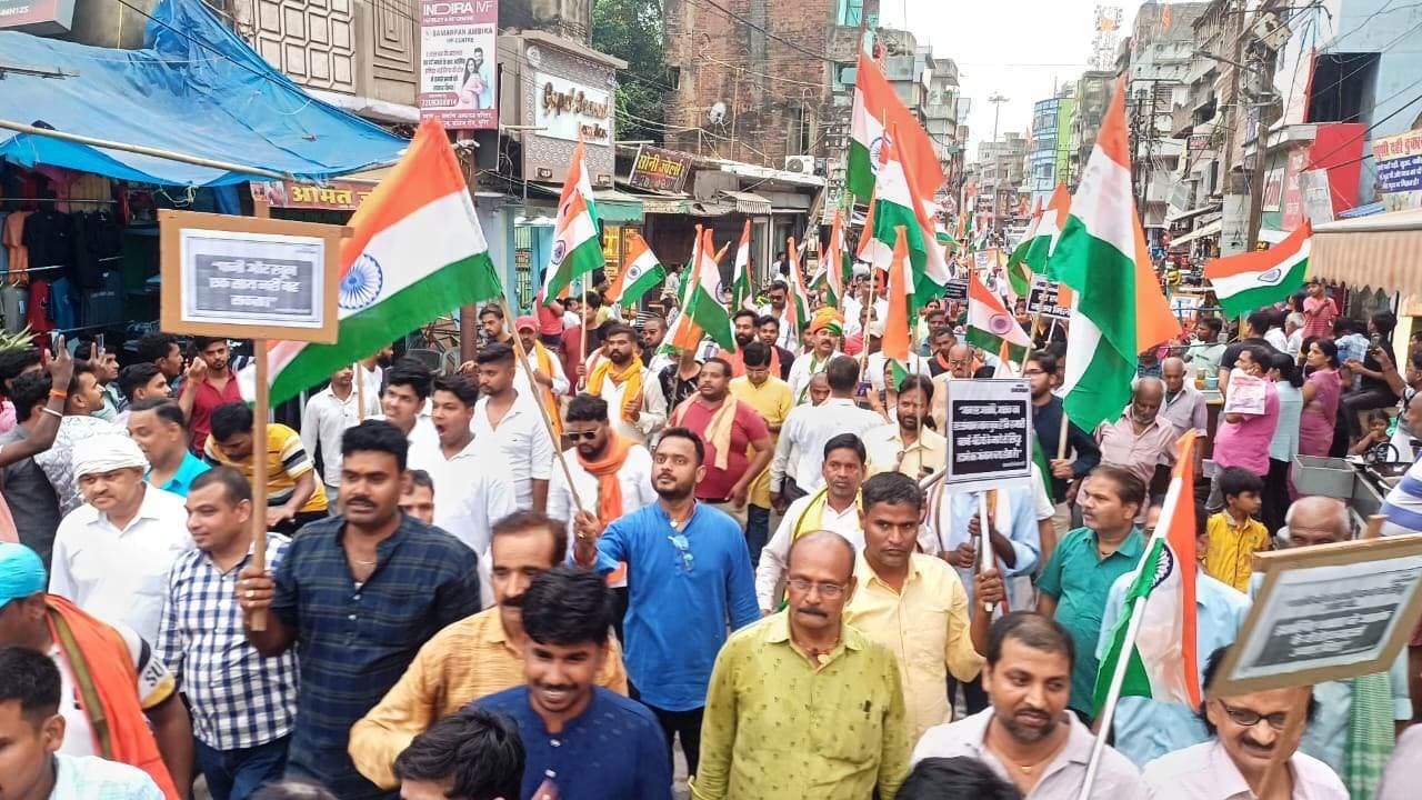 भारतीय वीर सैनिकों के सम्मान में मुंगेरवासियों ने निकला भव्य तिरंगा यात्रा