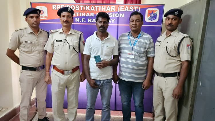 चोरी के मोबाइल के साथ एक आरोपित गिरफ्तार