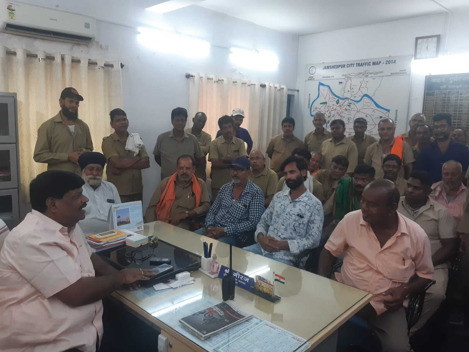 Jamshedpur news. टेंपो में रेट तालिका लगाना होगा अनिवार्य, ड्रेस नहीं पहनने वाले चालकों पर कल से होगी कार्रवाई