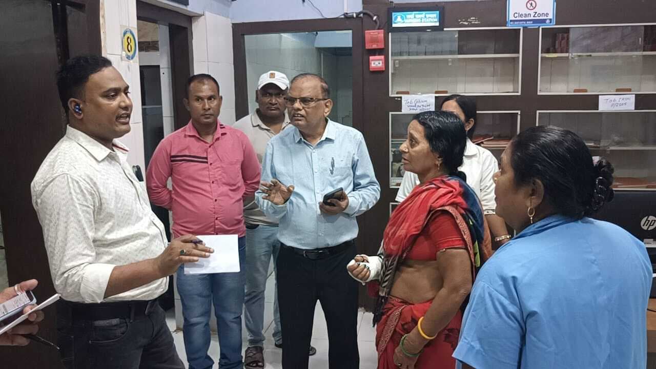 अस्पताल की व्यवस्था सुधारने में जुटे नये उपाधीक्षक, दलालों को हड़काया