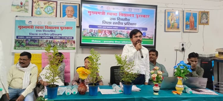 स्वच्छ विद्यालय में अच्छी शिक्षा की कल्पना संभव