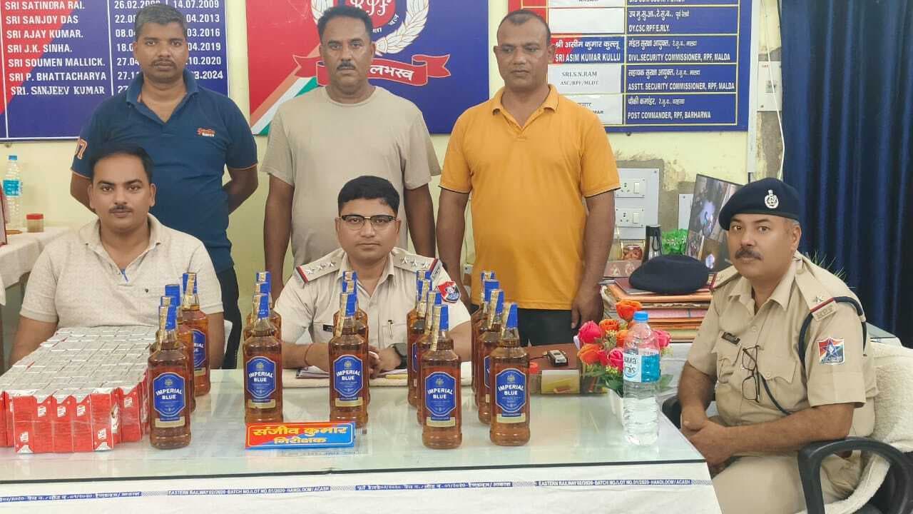 फरक्का एक्सप्रेस से 24 हजार रुपये की विदेशी शराब जब्त