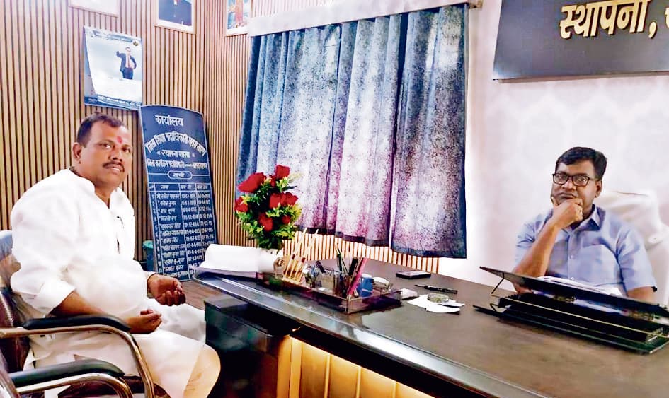 Saran News : इपीएफ निष्पादन पूर्ण, शीघ्र होगा वेतन भुगतान : डीपीओ