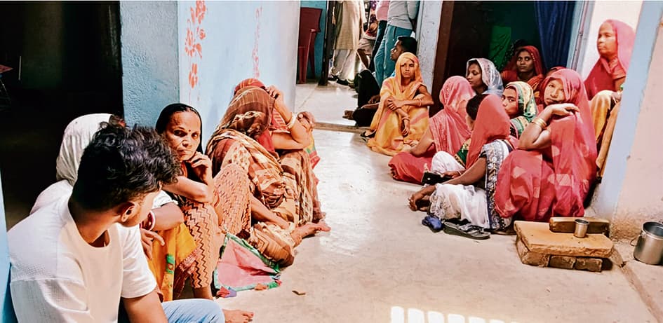 कुंडी के सहारे दुपटुटे से फांसी लगाकर महिला ने की आत्महत्या