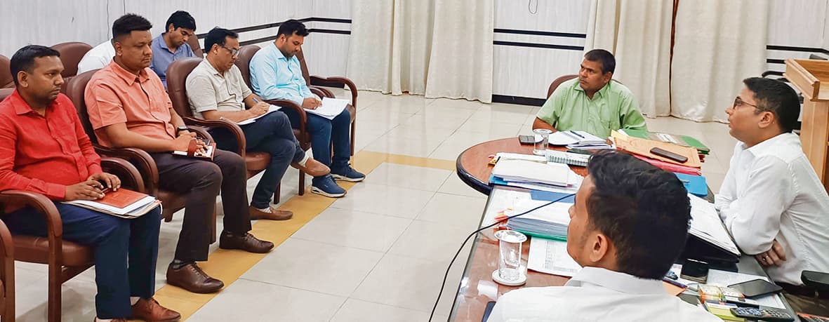 Saran News : स्टेट हाइवे पर बालू लदे ट्रकों की नहीं होगी आवाजाही, डीएम ने अधिकारियों को दिए कड़े निर्देश