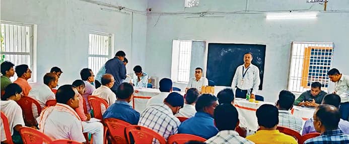 Saran News : प्रशिक्षण में अनुपस्थित बीएलओ पर होगी कार्रवाई : बीडीओ