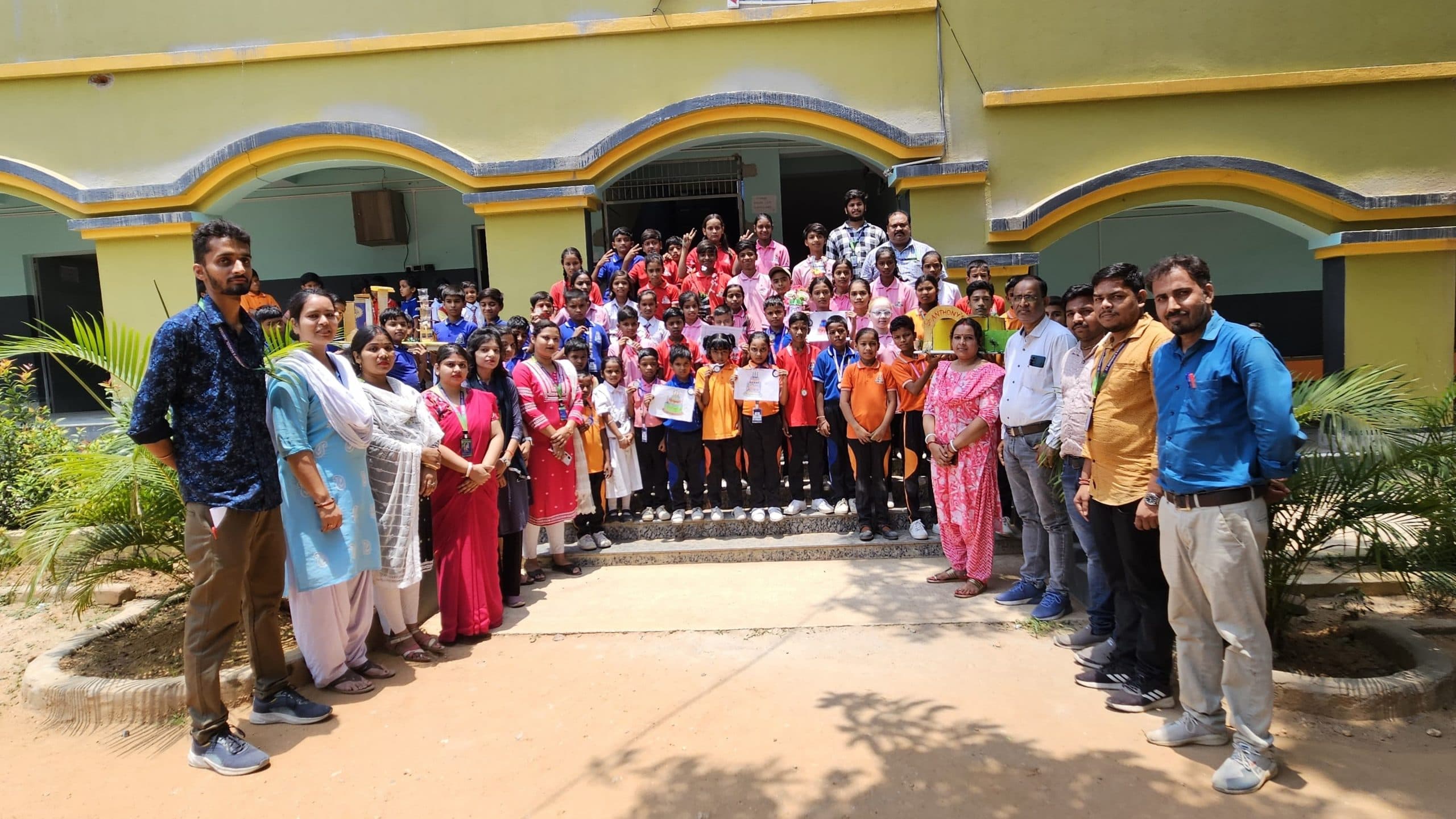 छात्र-छात्राओं ने चित्रांकन, क्विज व वाद-विवाद में लिया भाग