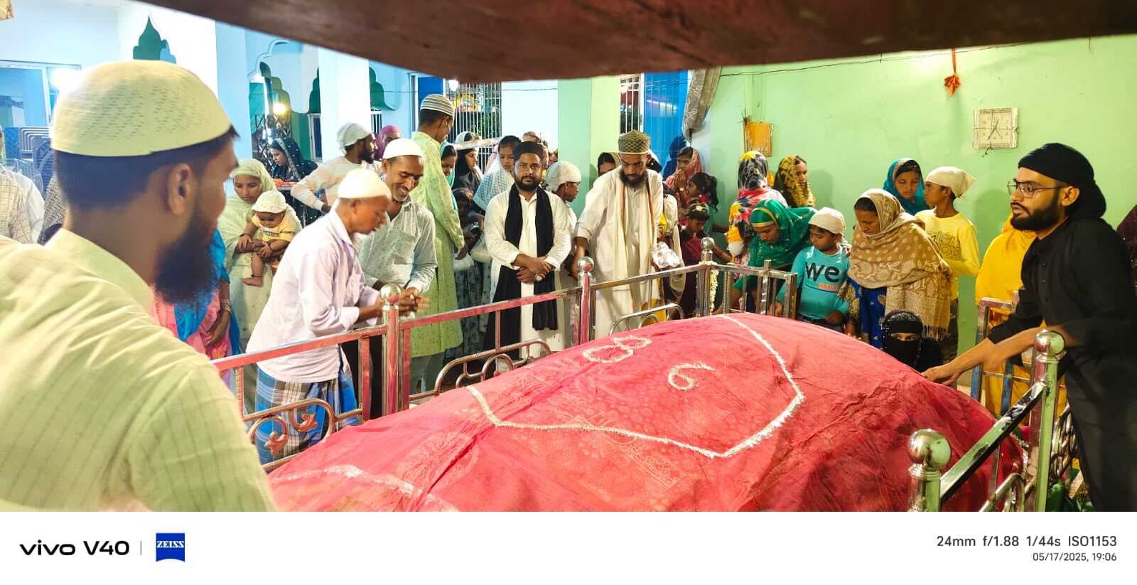 सालाना उर्स पर चादरपोशी को उमड़े जायरीन