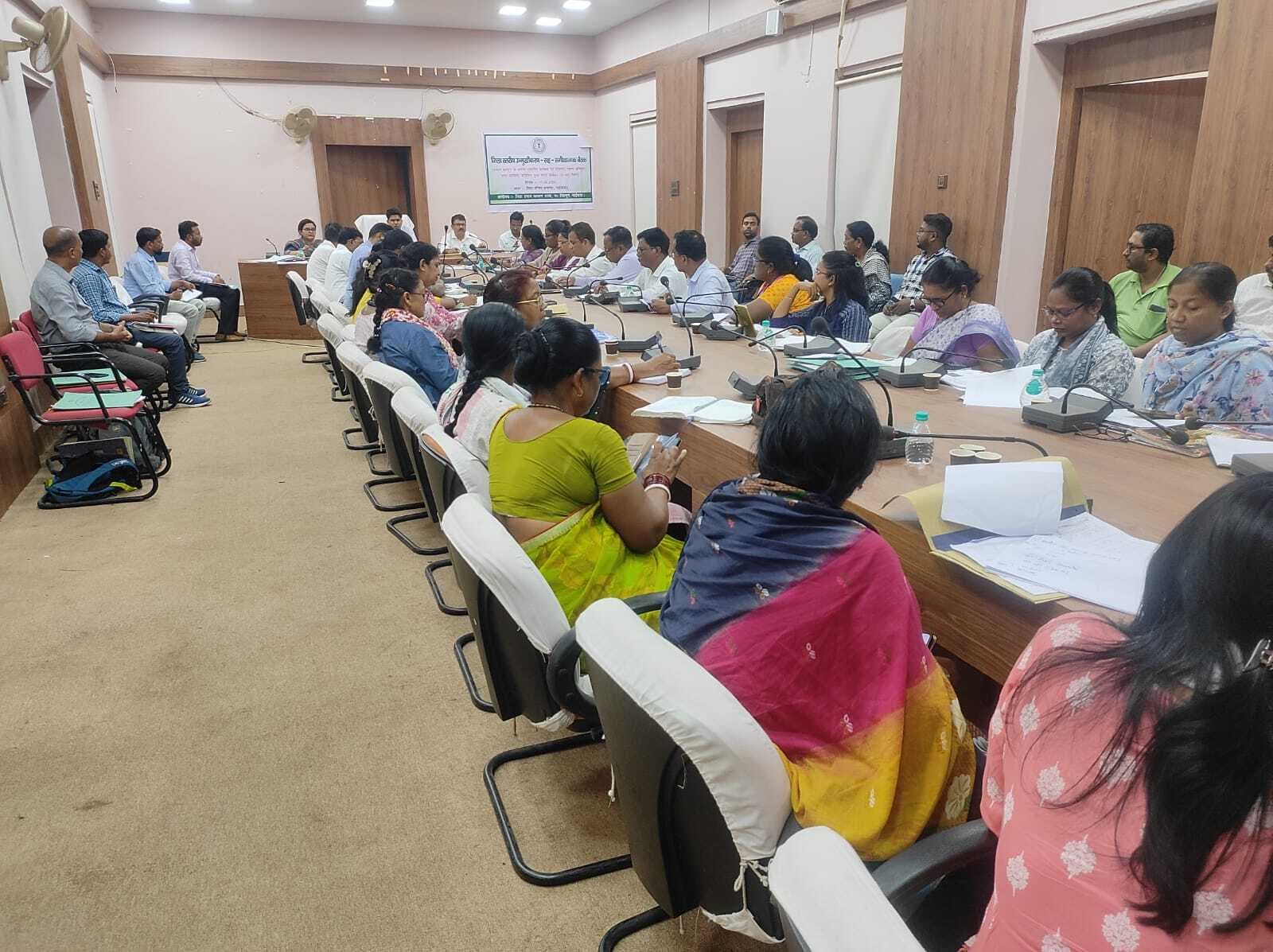 Chaibasa News : एक सप्ताह में 1430 आंगनबाड़ी केंद्रों में बिजली कनेक्शन की प्रक्रिया पूरी करें