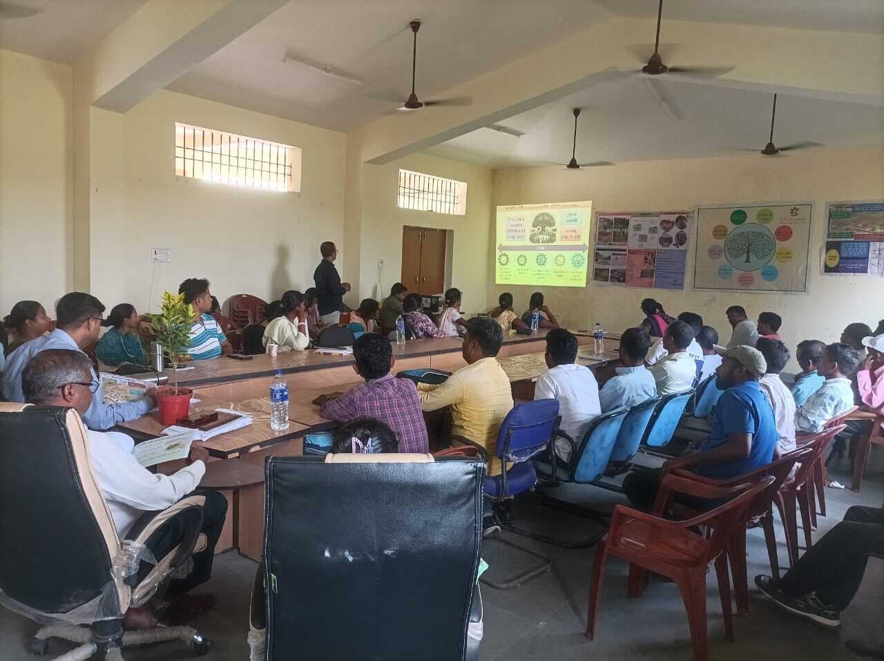 West Singhbhum News : प्राकृतिक संसाधनों के संरक्षण पर जोर