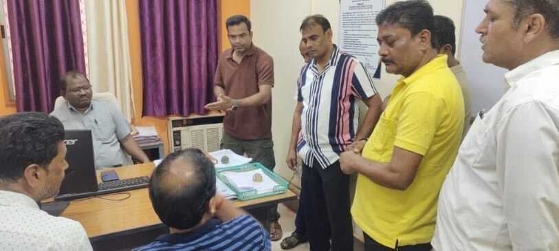 West Singhbhum News : बड़ाजामदा : बस सेवा नहीं मिलने से सेलकर्मी परेशान