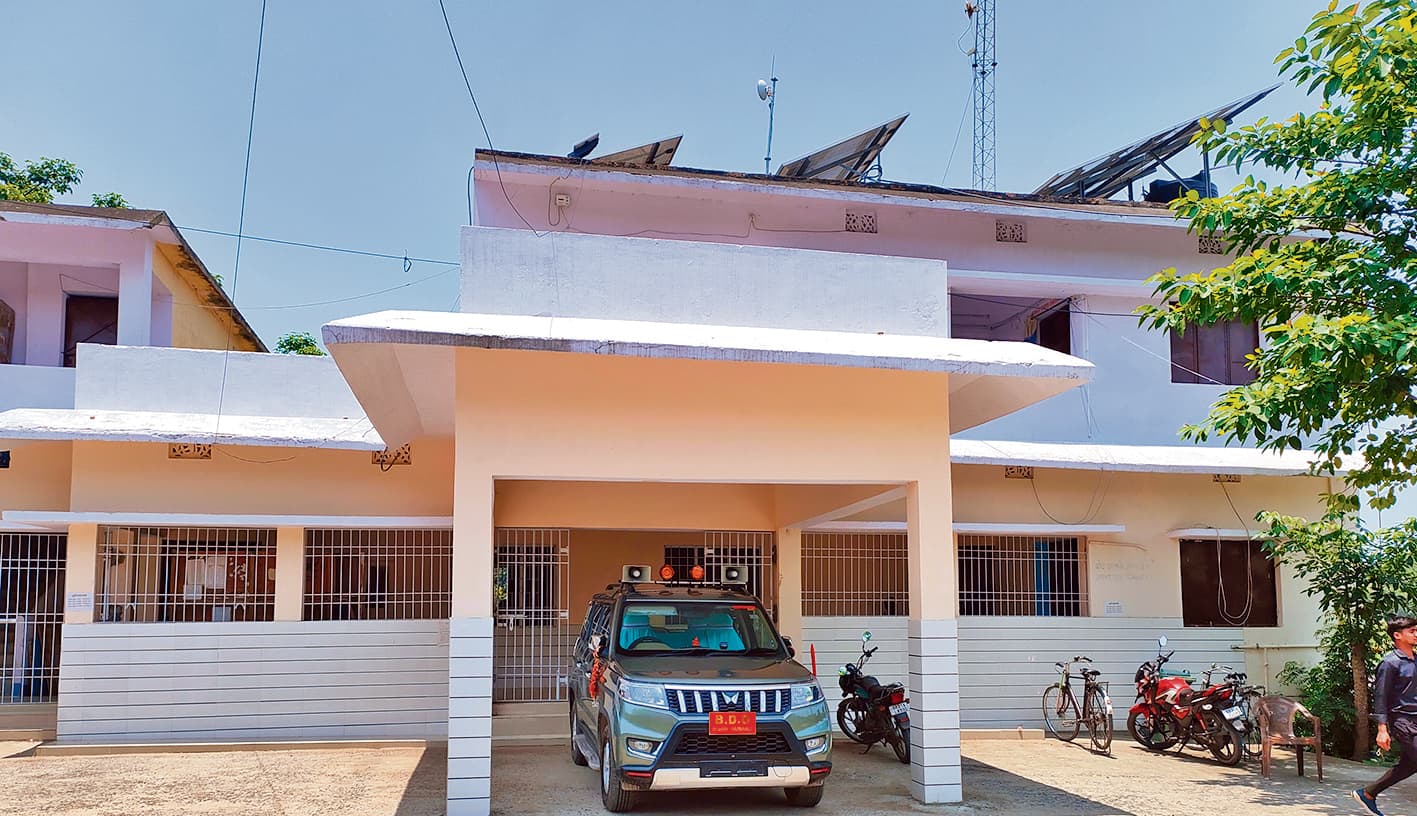 hajipur news. गठन के 25 वर्षों बाद भी देसरी प्रखंड कार्यालय को नहीं मिला अपना भवन, भू-अधिग्रहण प्रक्रिया अटकी