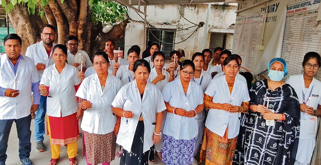 Jehanabad : सीतामढ़ी में जीएनएम की आत्महत्या पर आक्रोश, निकाला कैंडल मार्च