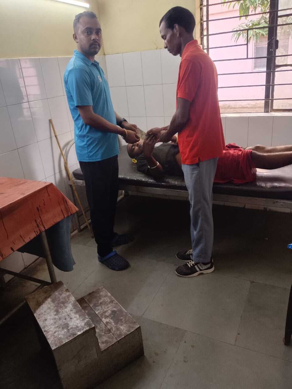 Seraikela Kharsawan News : शौच को निकले युवक को हाथी ने दौड़ाकर पटका, एमजीएम रेफर