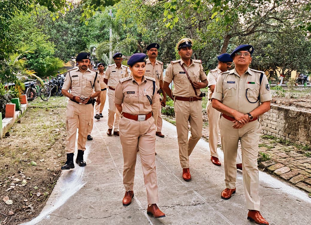 hajipur news. दागियों का सत्यापन कर उनकी वर्तमान गतिविधियों पर रखें नजर : एसपी