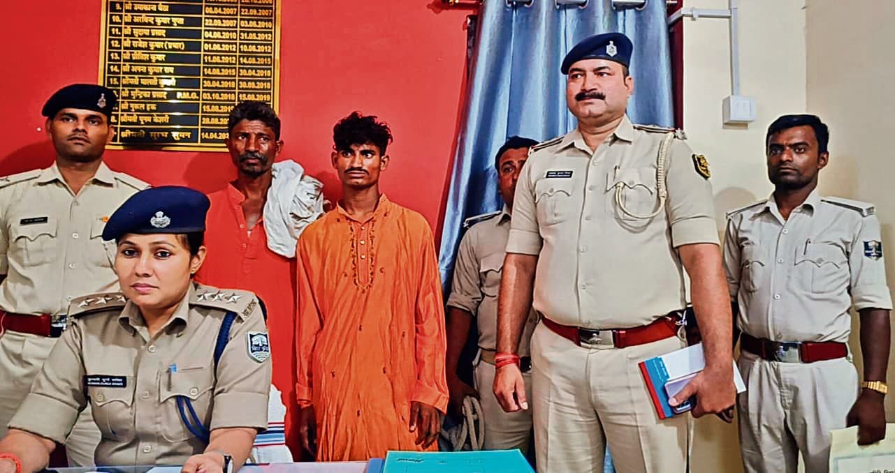 hajipur news. जेवरात व पैसे दुगना करने का झांसा देने वाले दो ठग गिरफ्तार