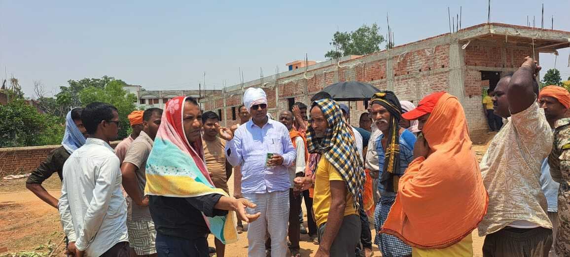 Giridih News :मॉडल डिग्री कॉलेज में बनेगी चहारदीवारी