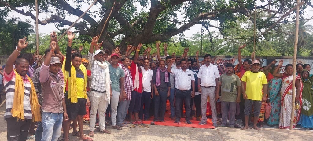 गोड्डा व महागामा में लगातार तीसरे दिन भी बाधित रहा सफाई कार्य, मजदूरों का हड़ताल जारी