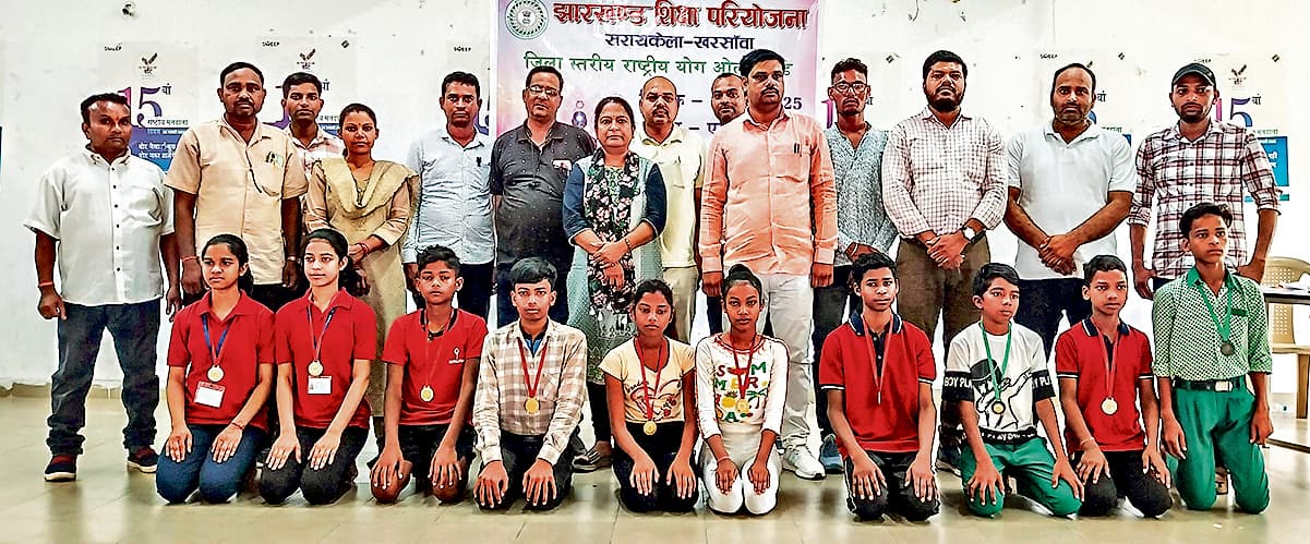 Seraikela News :  एनआर प्लस टू उच्च विद्यालय में योग ओलिंपियाड का आयोजन