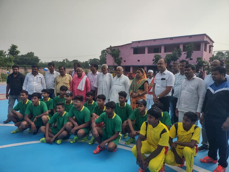 Samastipur News:जिले के प्रभारी मंत्री ने बच्चों को सौंपा खेल मैदान