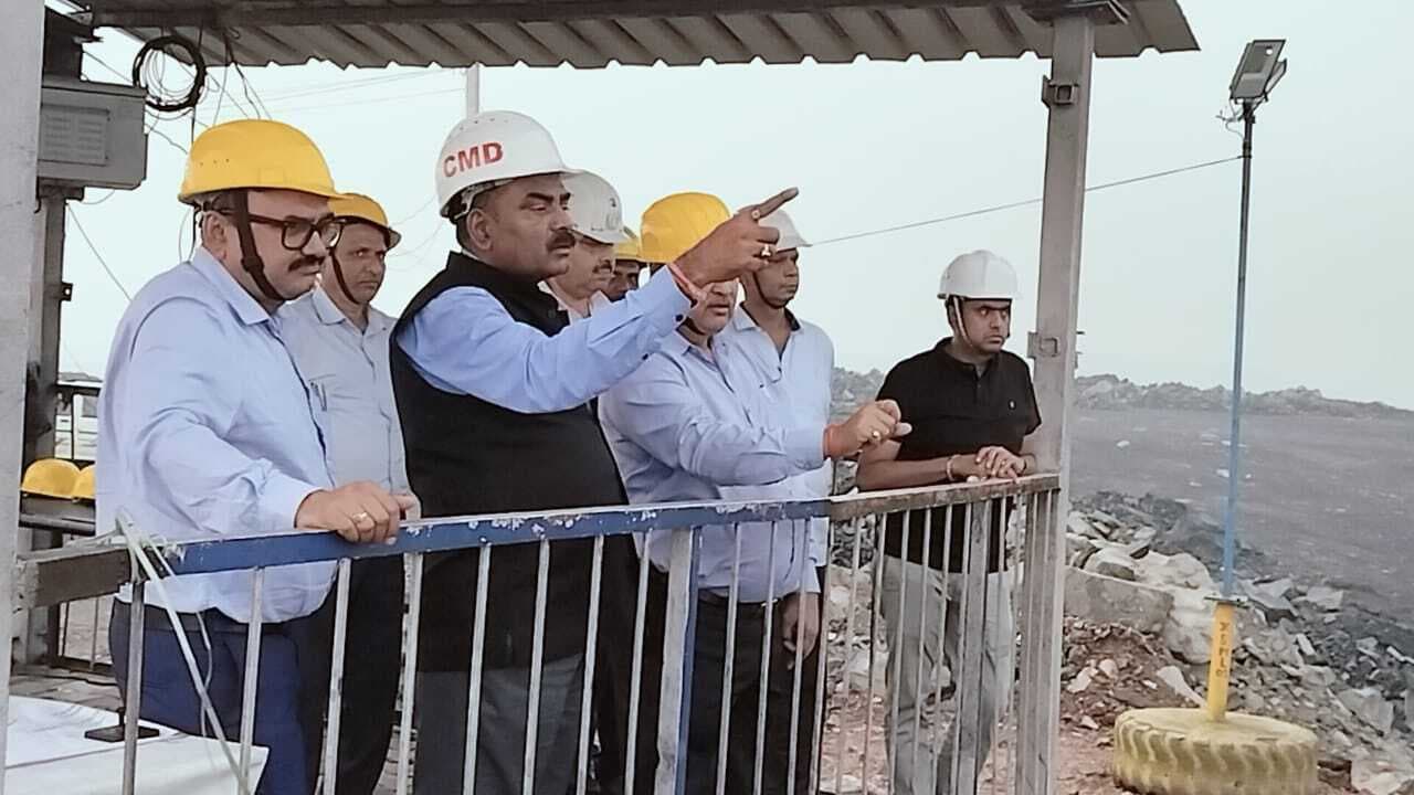 Bokaro News : एकेके ओसीपी और कारो परियोजना का सीएमडी ने किया निरीक्षण