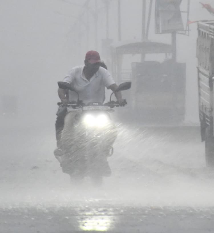 Bokaro News : झमाझम बारिश से गरमी से मिली राहत