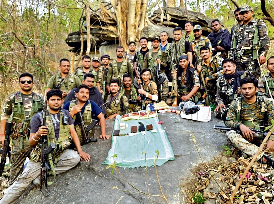 Palamu Encounter News : पलामू के बसवहिया जंगल में पुलिस और उग्रवादियों के बीच हुई मुठभेड़