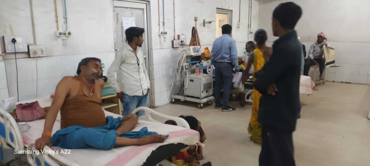 Dhanbad News : एसएनएमएमसीएच में बढ़े हीट स्ट्रोक के मरीज, मेडिसिन के सभी बेड फुल