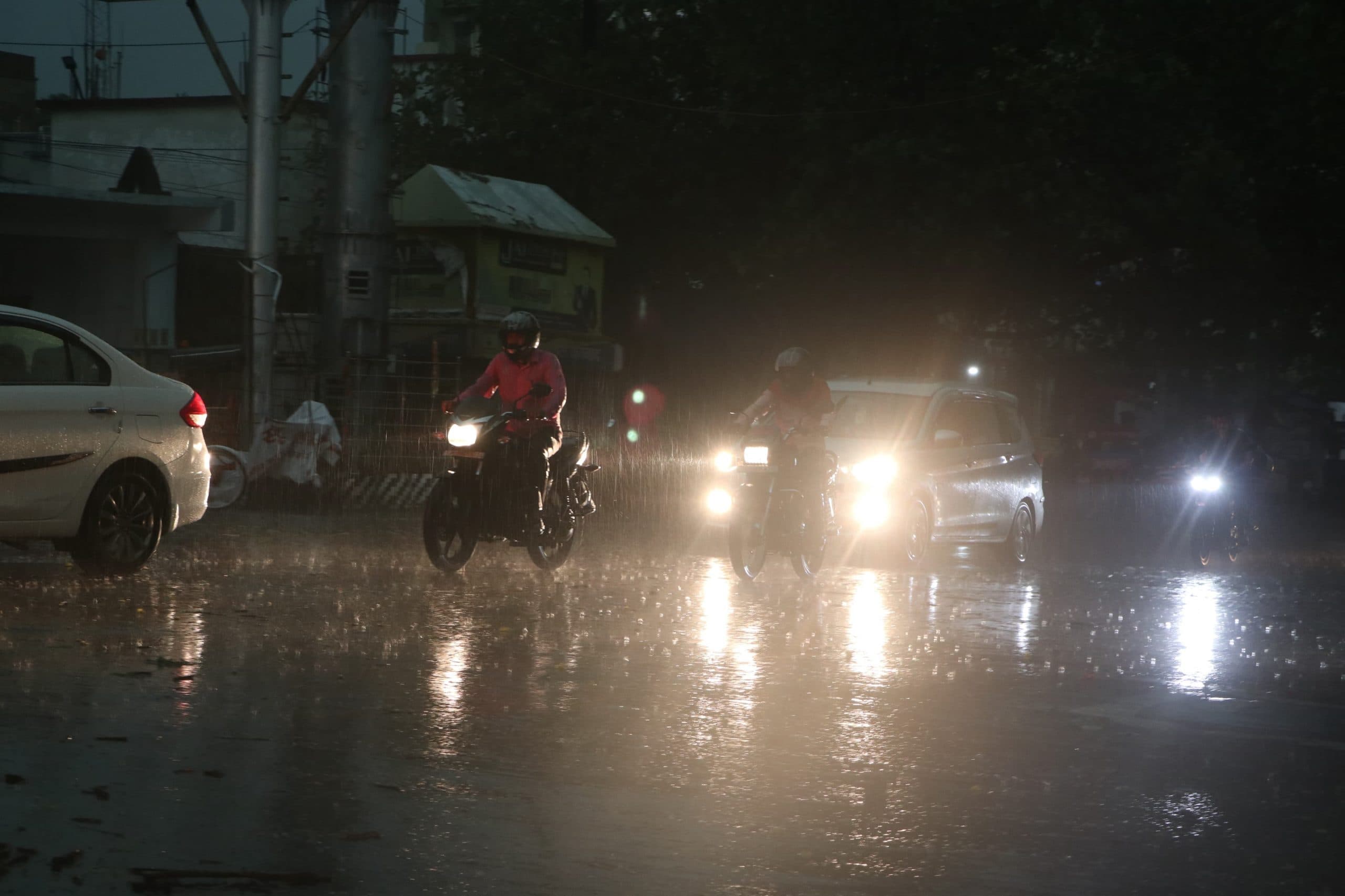 Dhanbad News : बारिश में गणेशपुर सर्किट हुआ ब्रेकडाउन, हीरापुर के केबल में खराबी से घंटों बिजली गुल