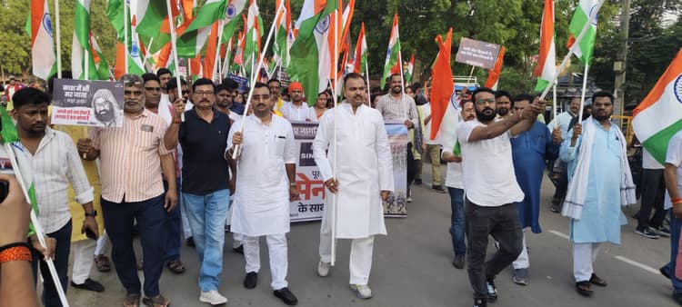 ऑपरेशन सिंदूर : एनडीए कार्यकर्ताओं ने तिरंगा यात्रा निकाल मनाया जीत का जश्न