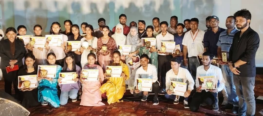 Motihari : बेहतर प्रदर्शन करने वाले बच्चों को किया गया सम्मानित