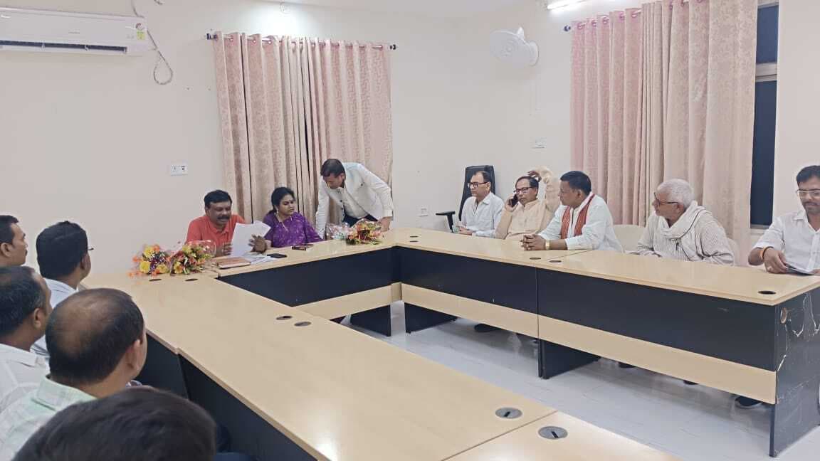 शिक्षकों की समस्याओं से अपर मुख्य सचिव को कराया अवगत