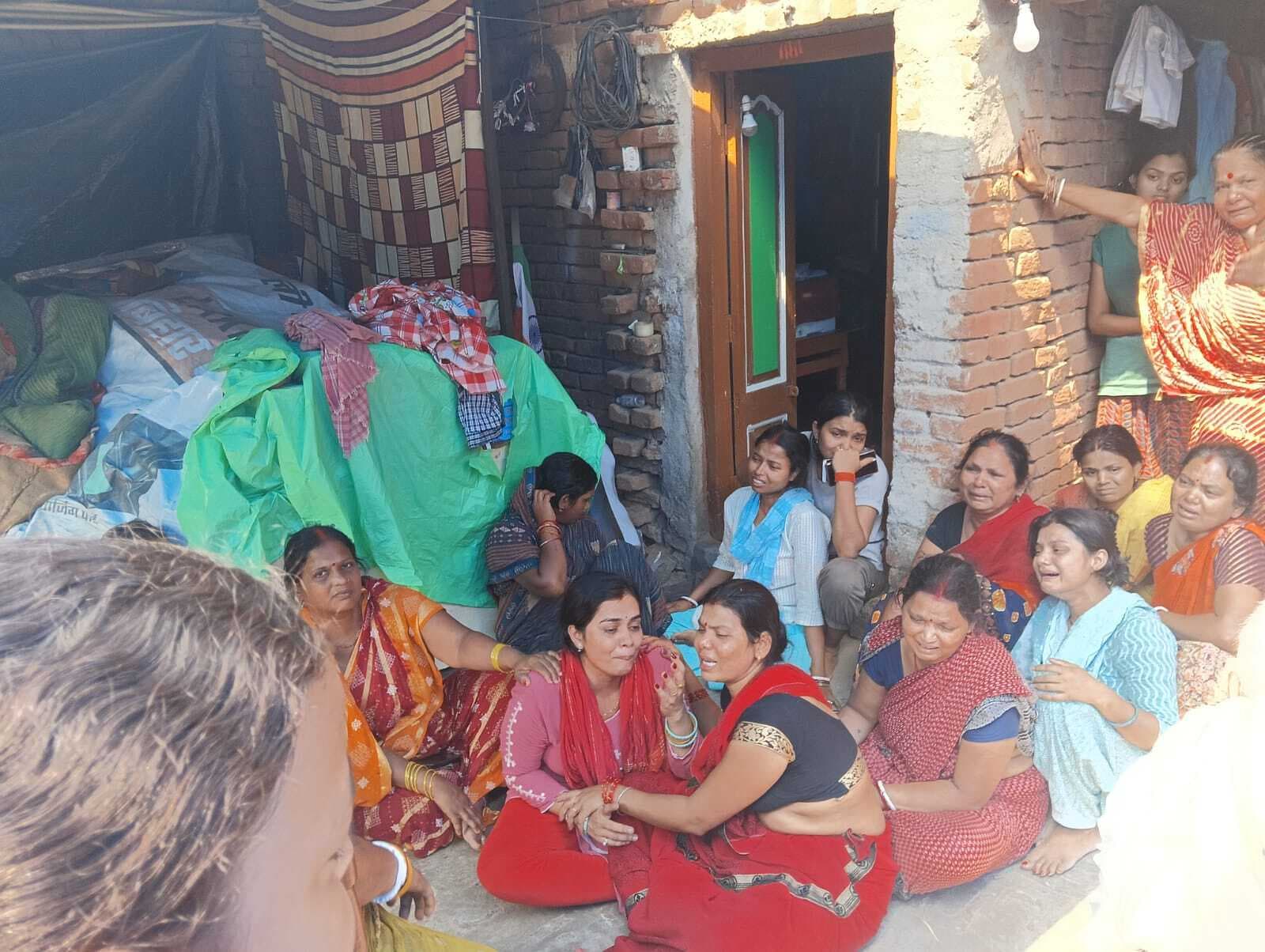 ट्रक व कार की टक्कर में तीन बारातियों की मौत, दो जख्मी