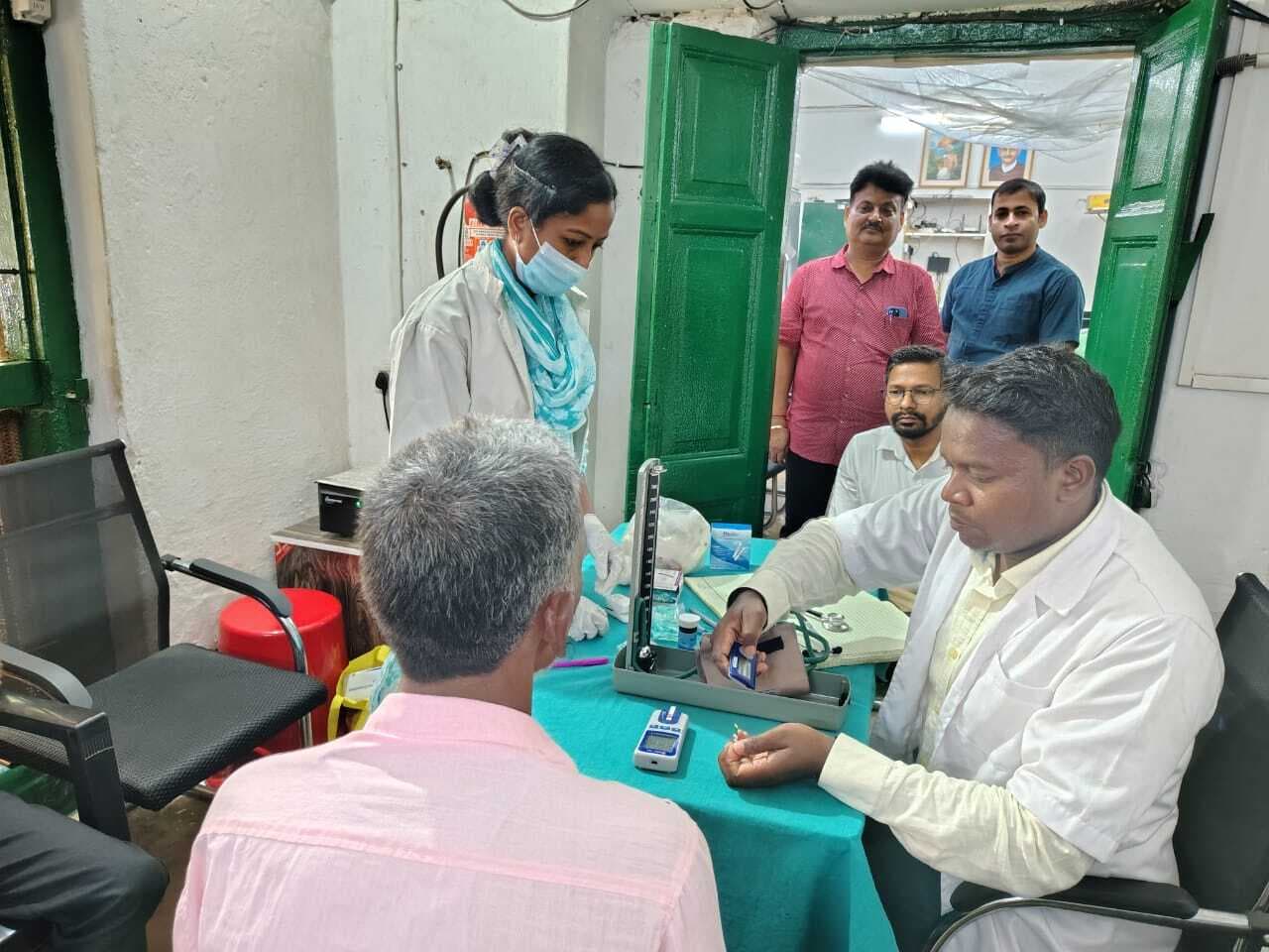 जेल अदालत सह मेडिकल कैंप में बंदियों को मिला कानूनी व स्वास्थ्य लाभ