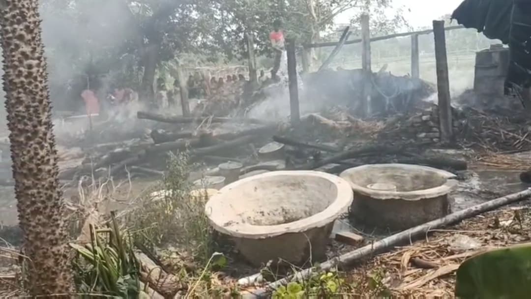 Samastipur News:केशोनारायणपुर में आग लगने से चार घर जले