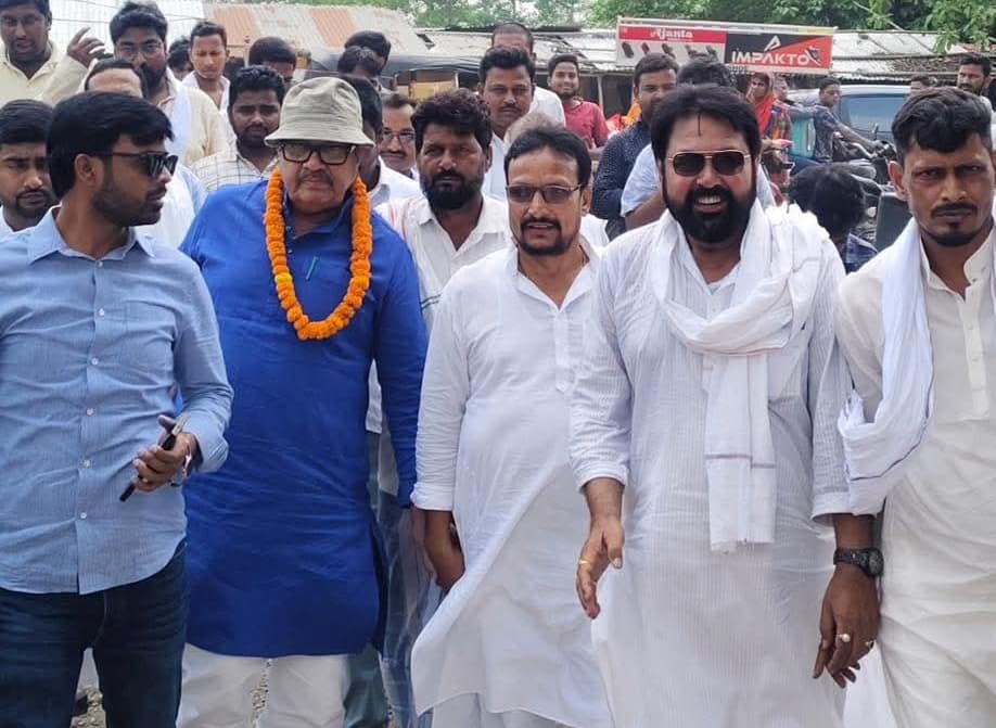 शिक्षा न्याय संवाद में छात्रों व आमजनों से कांग्रेसियों ने की चर्चा