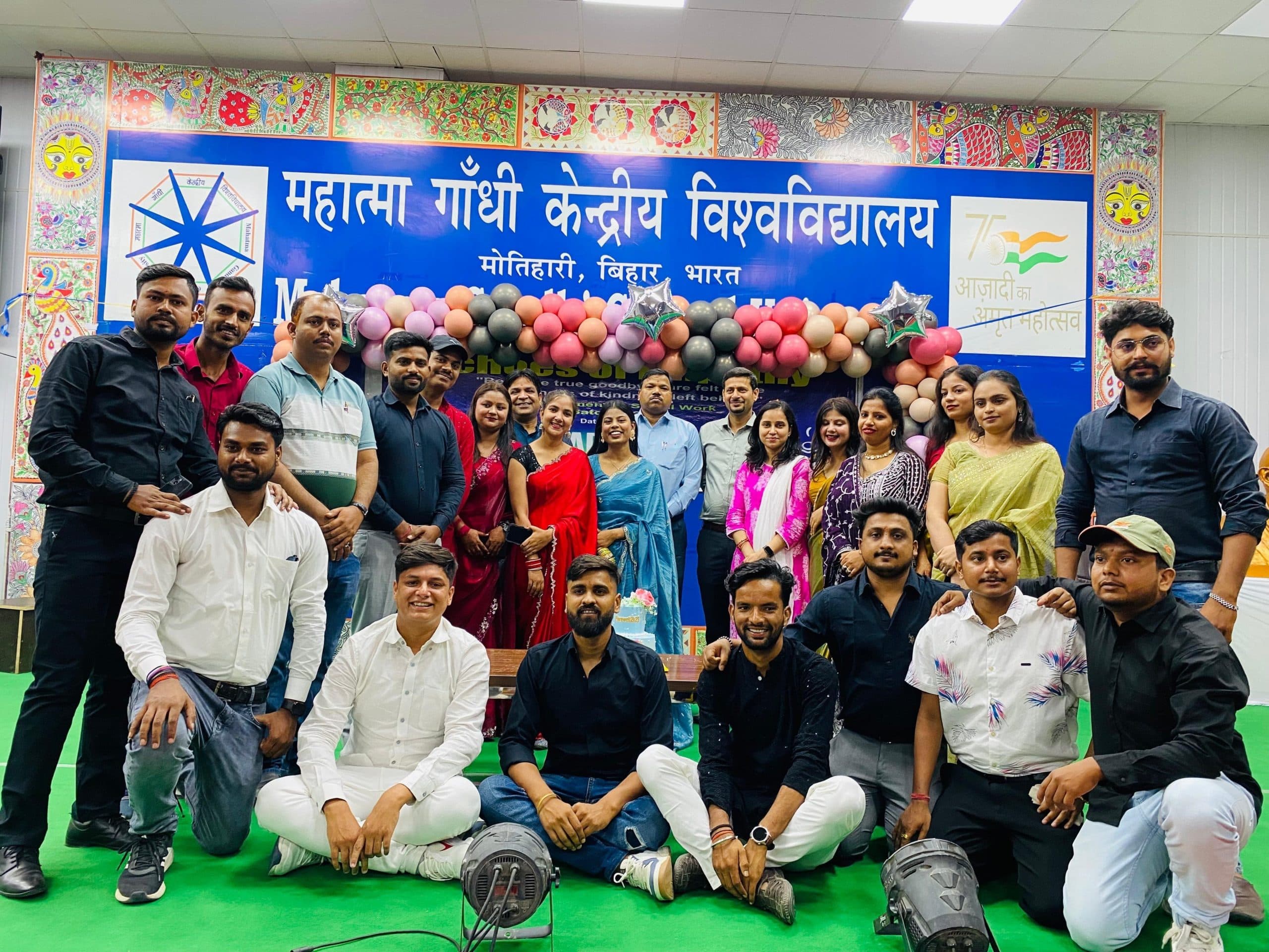 Motihari: आनंद मिस्टर फेयरवेल और सुप्रिया पाठक बनी मिस फेयरवेल