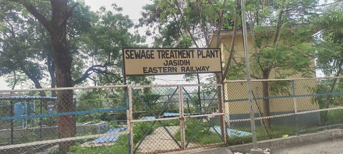 Deoghar News : पांच साल से बंद पड़ा है सीवरेज ट्रीटमेंट प्लांट, जल संरक्षण बना मजाक