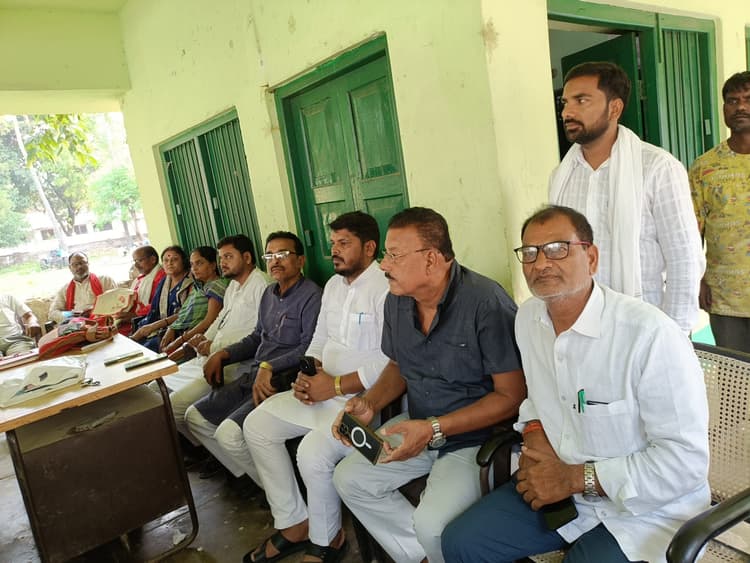 इंडिया गठबंधन के जिलाध्यक्षों की हुई बैठक, चटानी एकता का परिचय देने का दिया गया मूलमंत्र