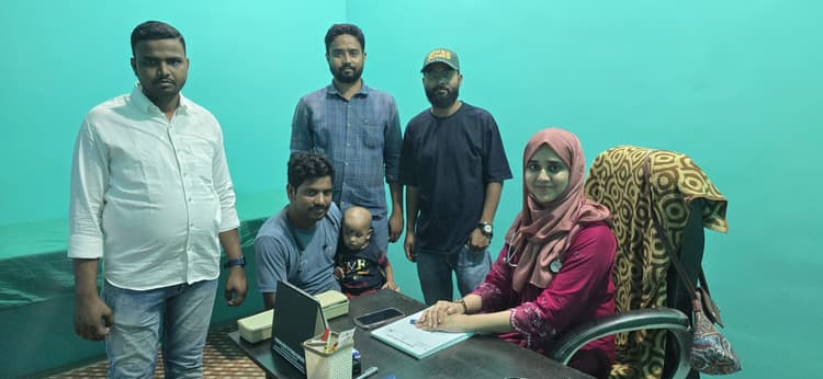 चिकित्सक ने बच्चों को दिया निशुल्क सेवा