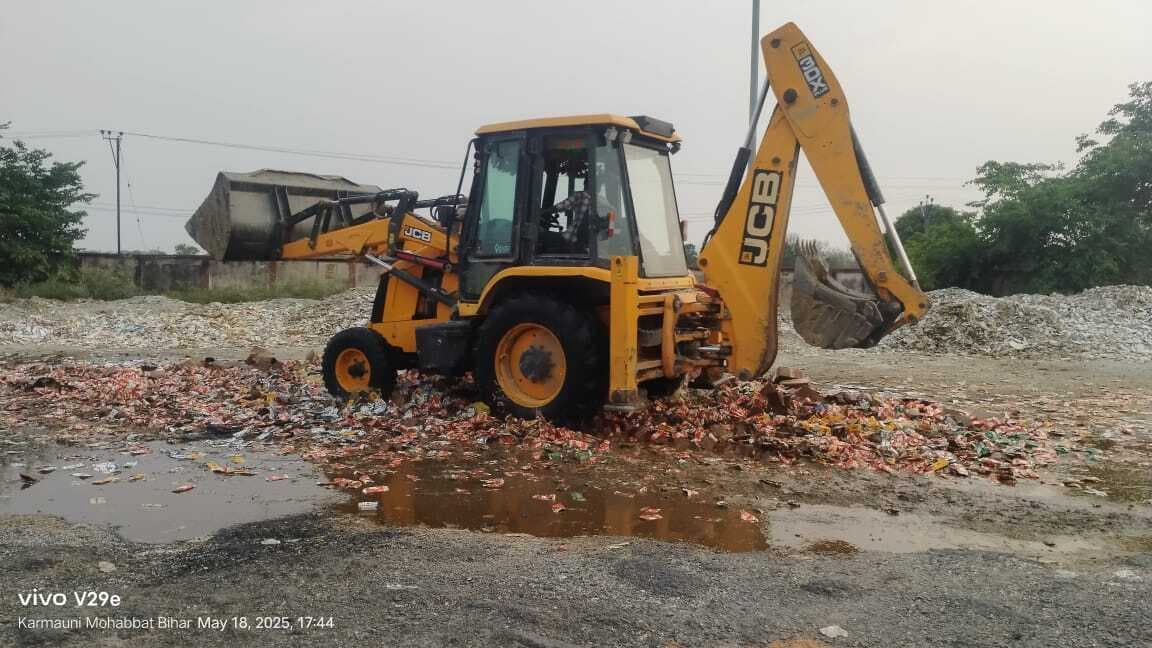 जेसीबी से लाखों की शराब की गयी नष्ट