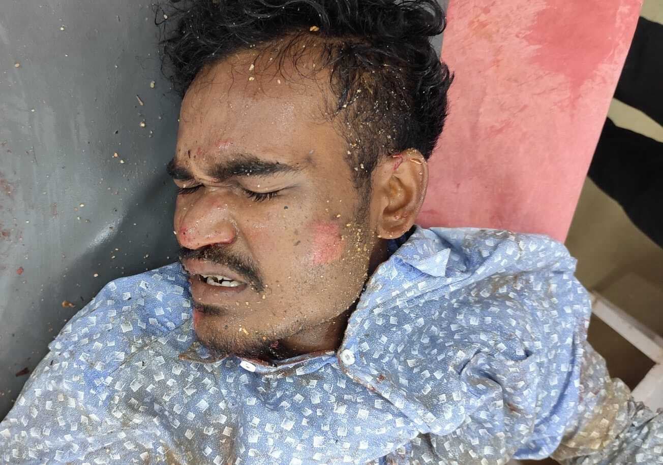 बाइक अनियंत्रित होकर खाई में गिरी, दो दोस्तों की मौत