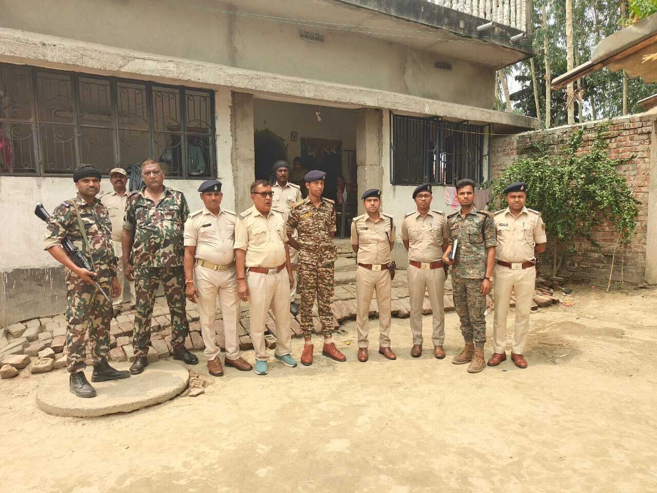 न्यायालय के आदेश पर चलाया अभियान, ग्रामीणों में मचा हड़कंप