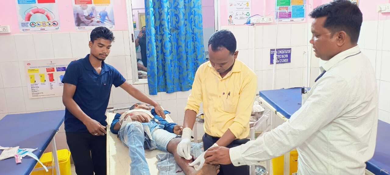 पिकअप वाहन की टक्कर से मोपेड सवार घायल