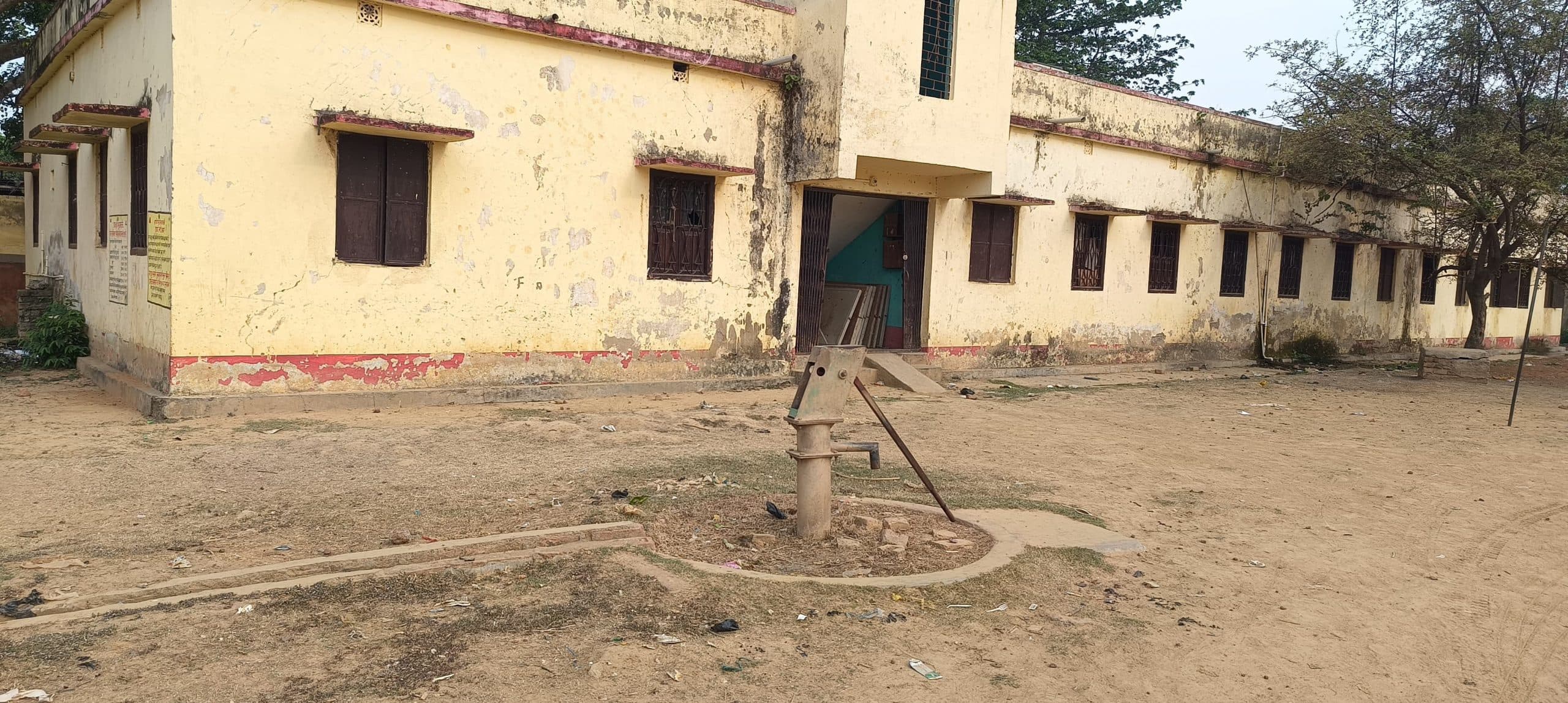 एक वर्ष से स्टेडियम का चापानल खराब